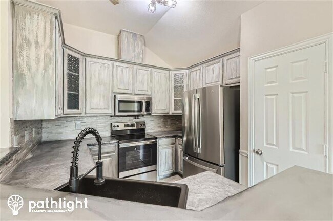 Building Photo - 621 Matador Dr
