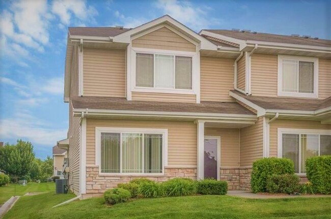 Foto del edificio - Spacious 3-Bed, 2.5-Bath Townhome in Ankeny, IA – Modern Comfort & Convenience!
