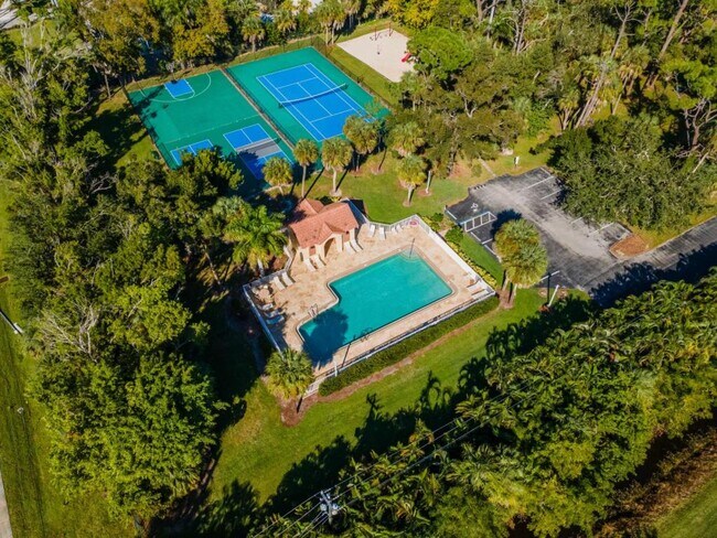 Foto del edificio - 9841 Las Casas Dr