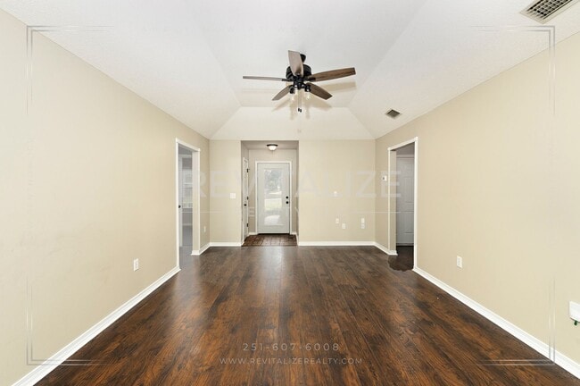 Foto del edificio - Gorgeous 3 Bed 2 Bath Brick Cottage on Corner Lot