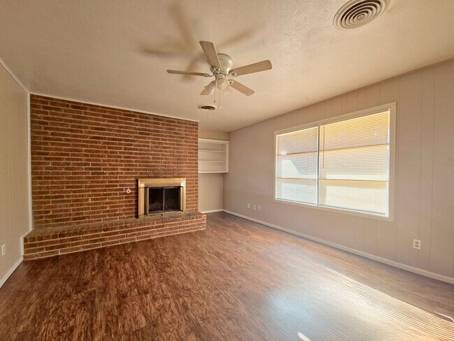 Building Photo - MOVE-IN SPECIAL: Lock in Today’s Rent for 2 Full Years! Affordable 3-Bedroom in the Heart of Lubb...