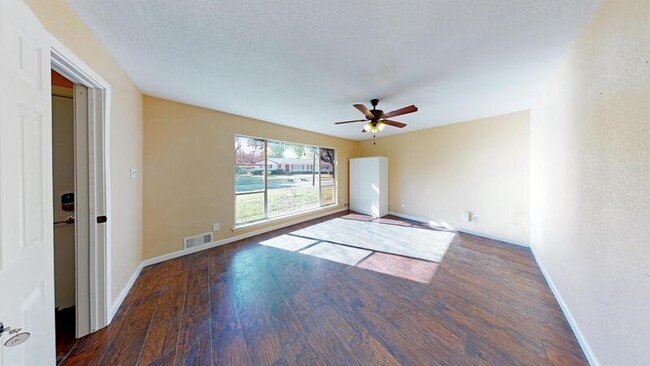 Building Photo - 8131 Ukiah Dr