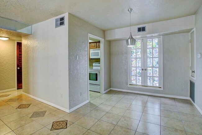 Dining room - 2507 Montrose Blvd