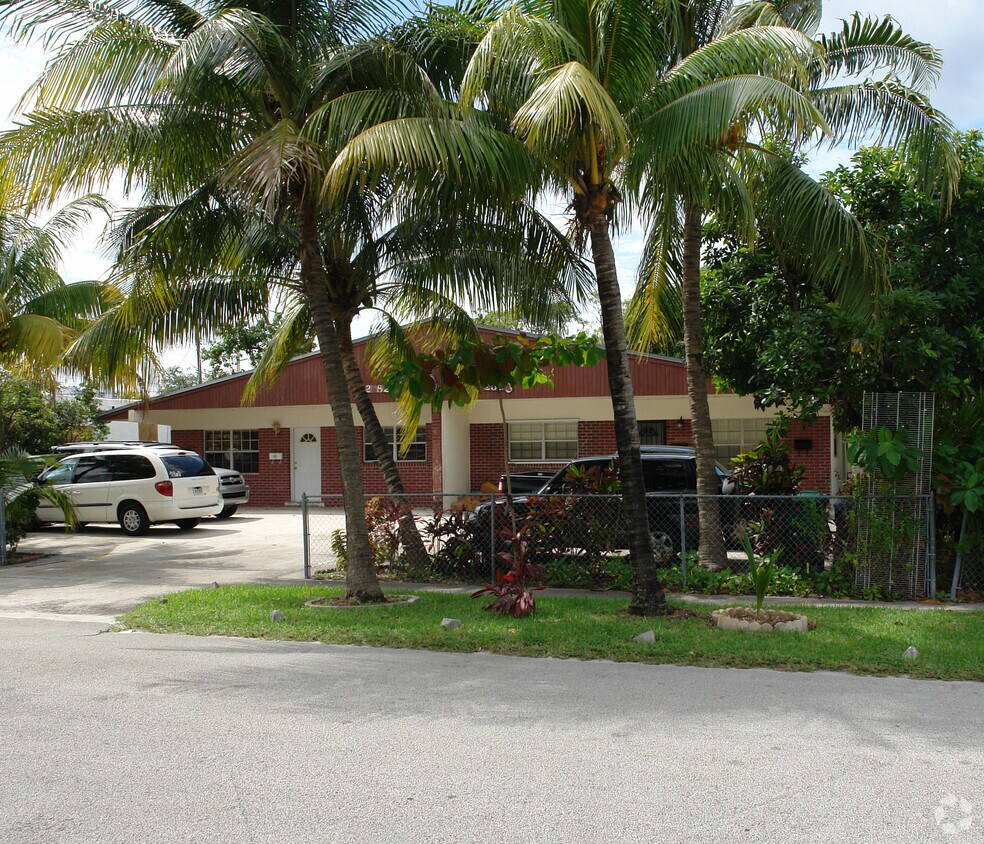 Foto del edificio - 2580 NE 191st St