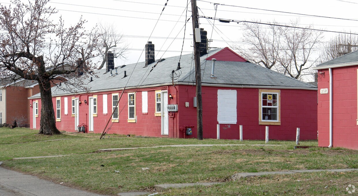Building Photo - 2004-2024 E 25th St