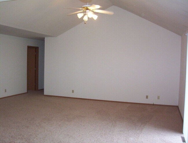 Foto del edificio - 3094 S Overhill Ct