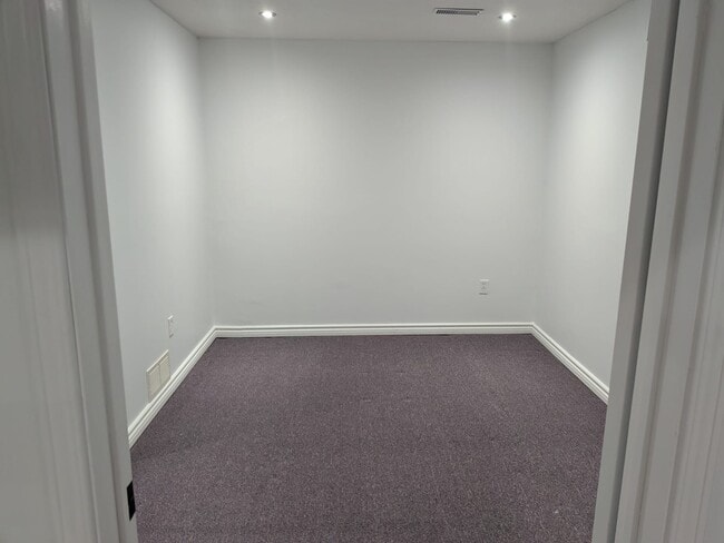Building Photo - 182 Bufford Dr