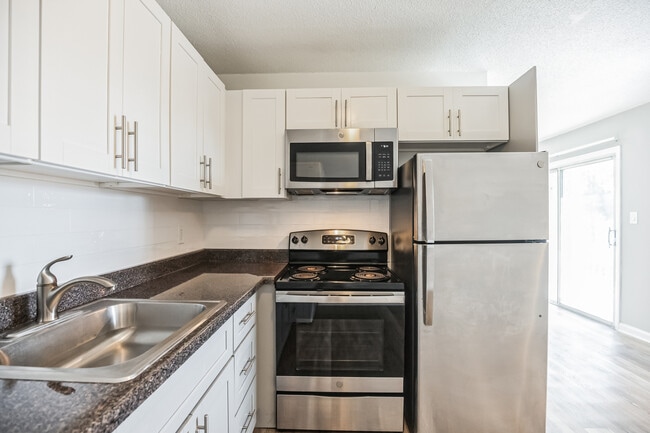 Kitchen - Hamilton Estates Apartments