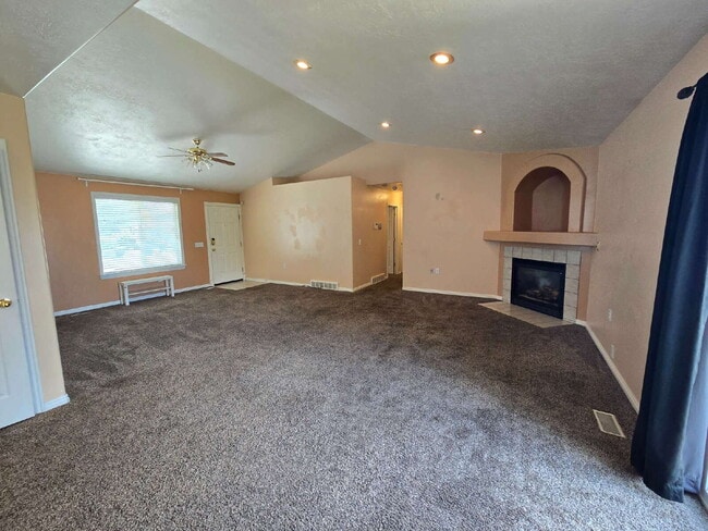 Building Photo - "Expansive 6-Bedroom Home with RV Parking ...