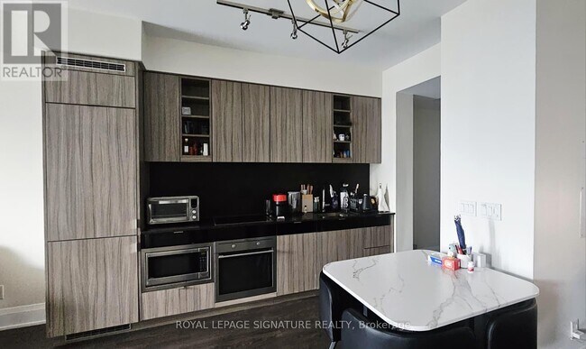 Building Photo - 101 Erskine Ave