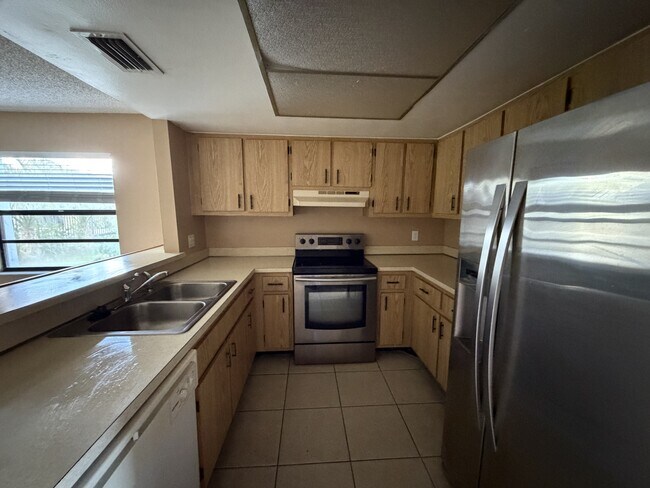 Foto del edificio - 1040 June Dr