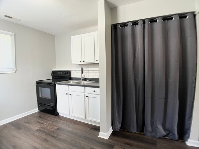 Kitchen and Laundry Closet - 1933 Forest Ave