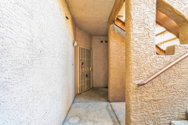 Building Photo - Charming 2-Bedroom Condo with Modern Ameni...