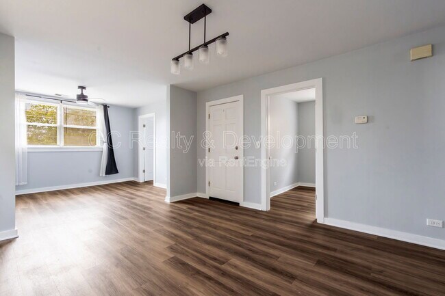 Foto del edificio - 2928 N Ridgeway Ave