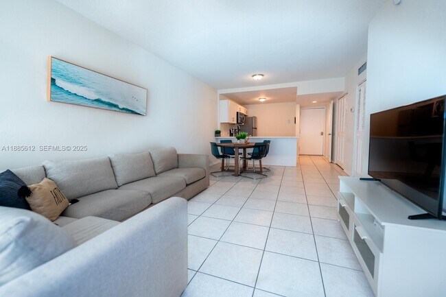 Foto del edificio - 2345 NE 135th St