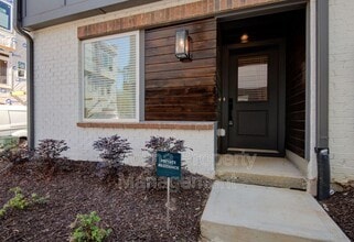 Building Photo - 5045 York Park Ln