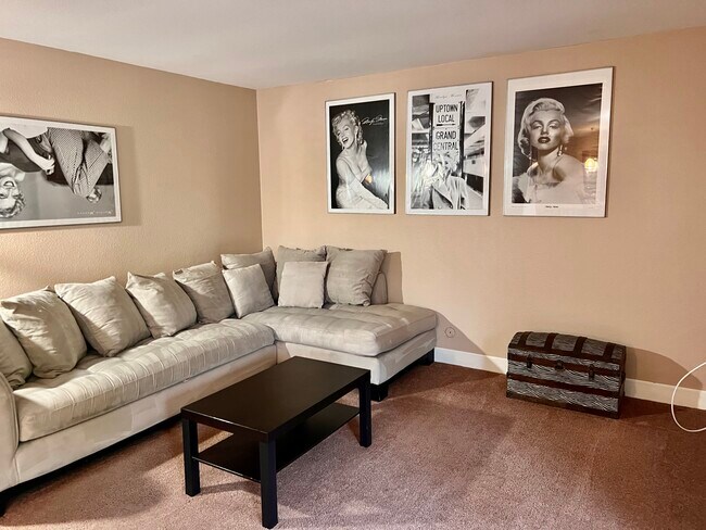 Building Photo - 8503 Villa La Jolla Dr