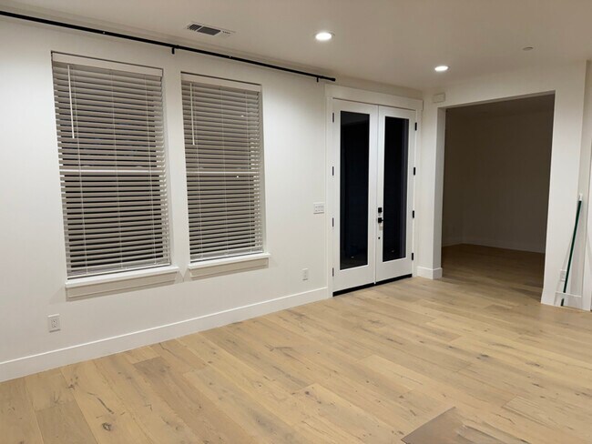 Foto del edificio - 8391 Montna Dr