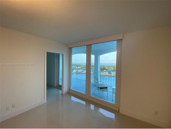 Foto del edificio - 5401 Collins Ave