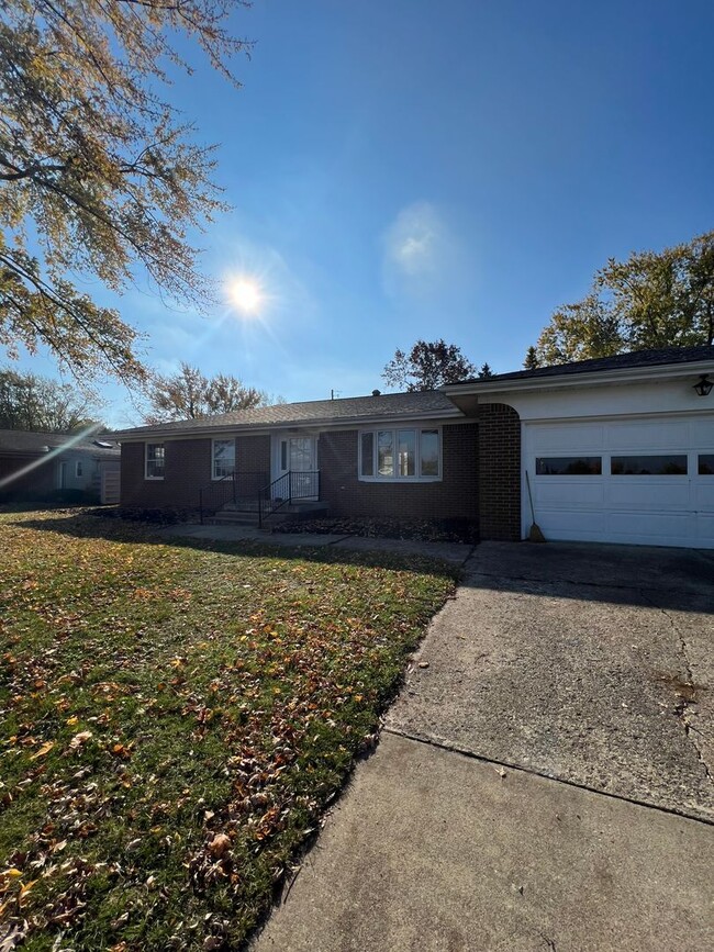 Foto del edificio - West Lafayette Home, Fenced Backyard, Atta...