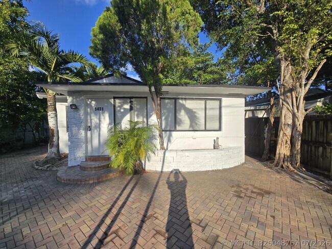 Foto del edificio - 5431 NW 30th Ave