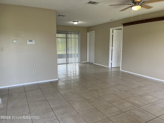 Foto del edificio - 1436 Valerius St SE