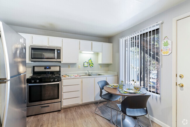 Communal Kitchen - Lev