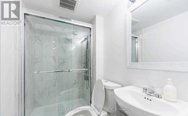 Building Photo - 117 Richwood Cres