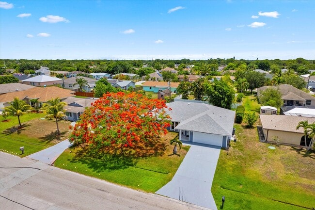 Building Photo - 1991 SW Gemini Ln