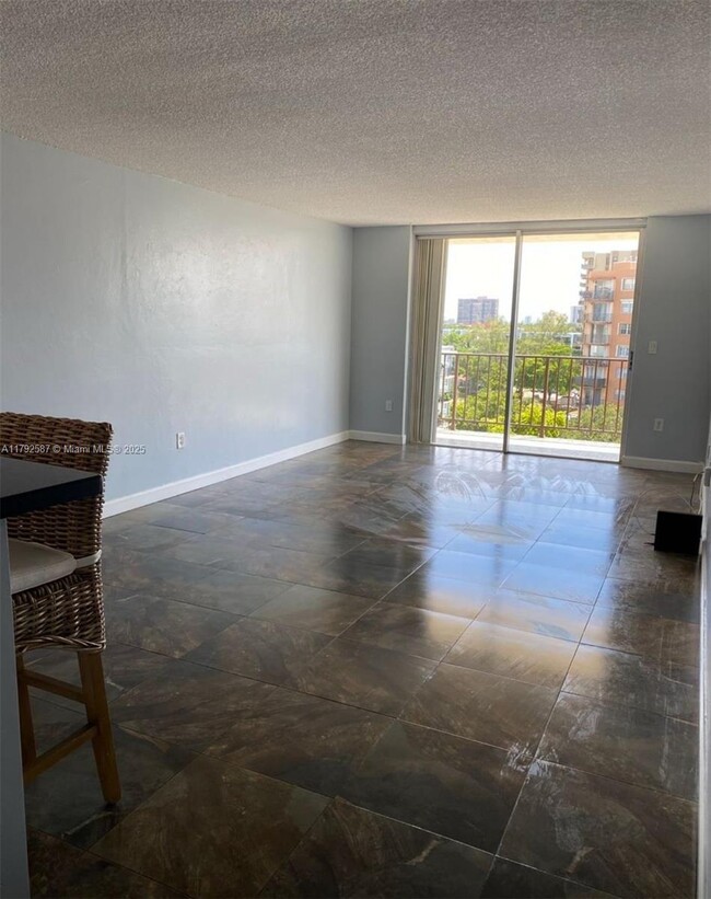 Foto del edificio - 1470 NE 125th Terrace