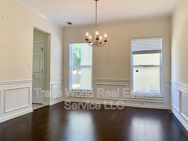 Foto del edificio - 2202 Jasmine Glen Dr