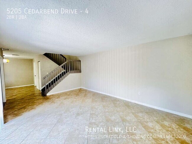 Foto del edificio - 5205 Cedarbend Dr