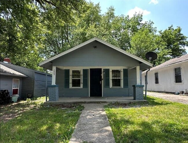 Building Photo - AVAILABLE NOW! HALF OFF 2ND MOTH RENT! 2 B...