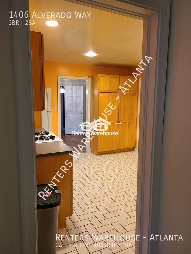 Building Photo - Charming Home With Lots Of Updates!