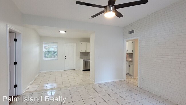 4 br, 2 bath House - 2015 E Clinton St photo'