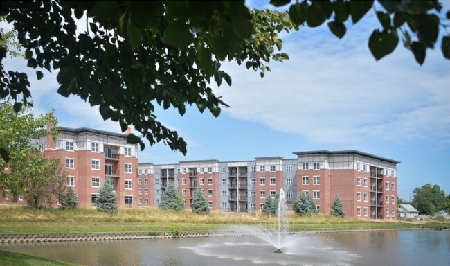 Foto del edificio - Greyhound Village
