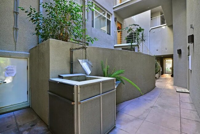 Building Photo - Live in the Heart of Little Italy! 1BD/1.5...