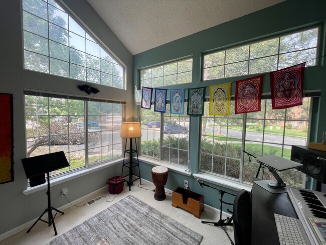 Foto del edificio - 4871 White Rock Cir