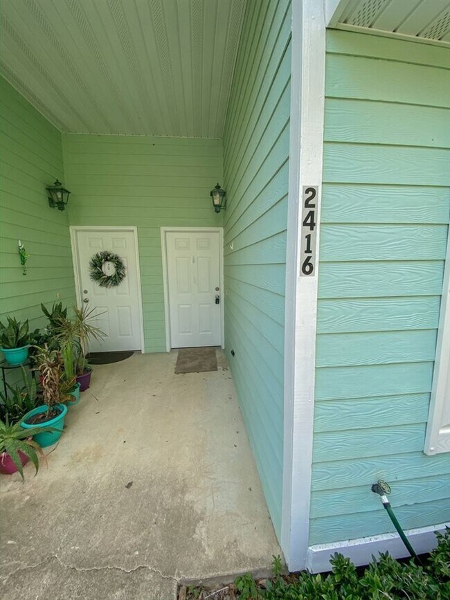 Building Photo - 2416 Manzanita Ct