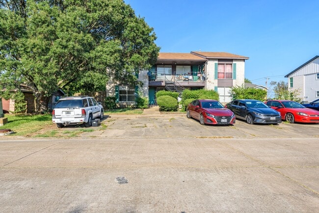 Building Photo - 4023 Briarglen Dr