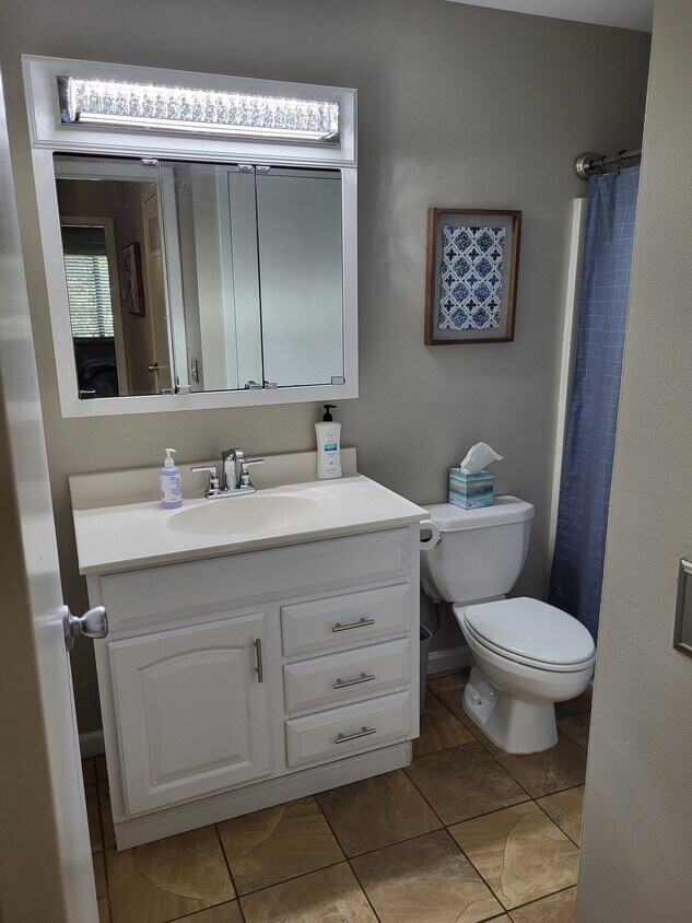 950 E Rue de la Banque St, Creve Coeur, MO 63141 Condo for Rent in