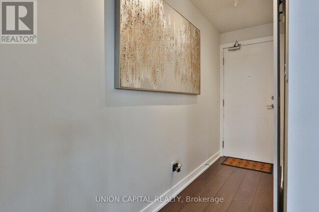 Building Photo - 20 Bruyeres Mews