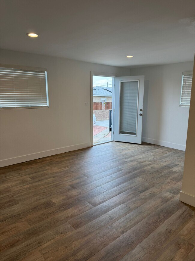 Foto del edificio - 2718 Ridgeway Dr