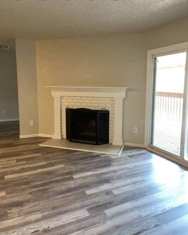 Building Photo - 995 Holli Springs Ln