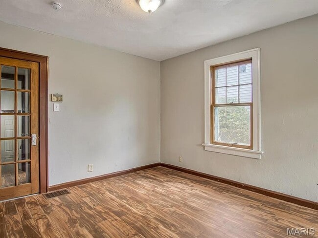 Foto del edificio - 5611 Hallows Ave