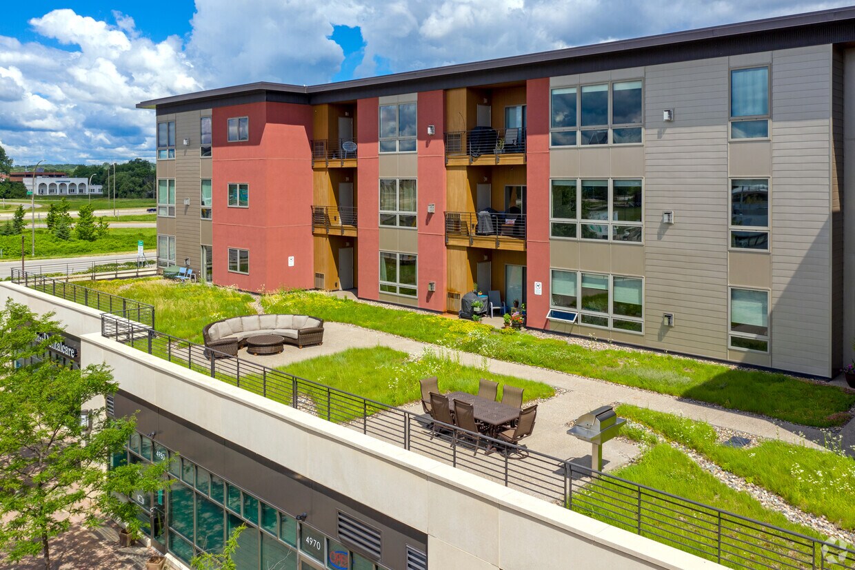 Edina Gateway Apartments in Edina, MN