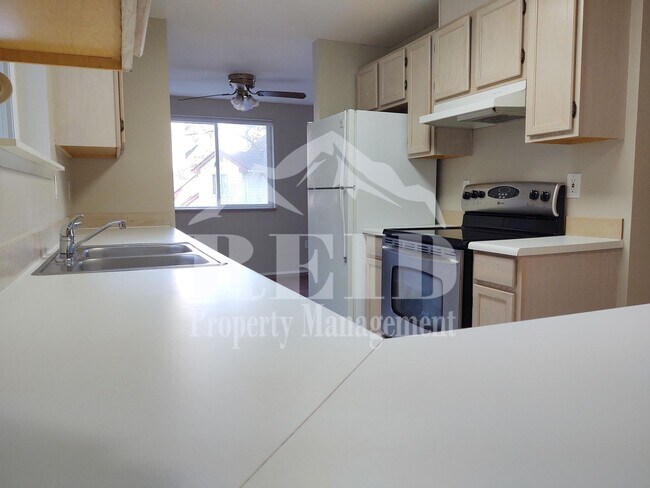 Foto del edificio - Silverdale's Ridgetop Townhome Near Island Lake