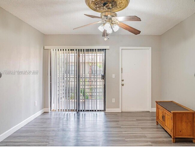 Foto del edificio - 6545 W 27th Ct