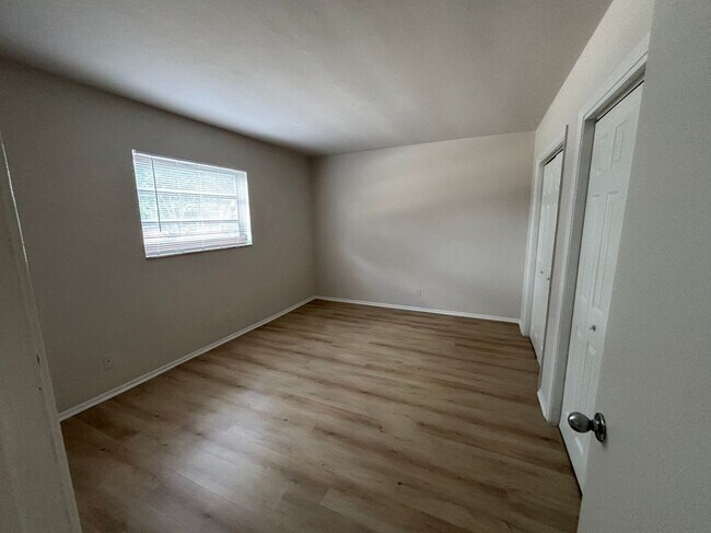 Foto del edificio - 725 SE 23rd St