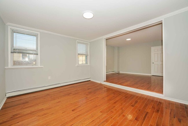 Living/dining view - 81 Devon St